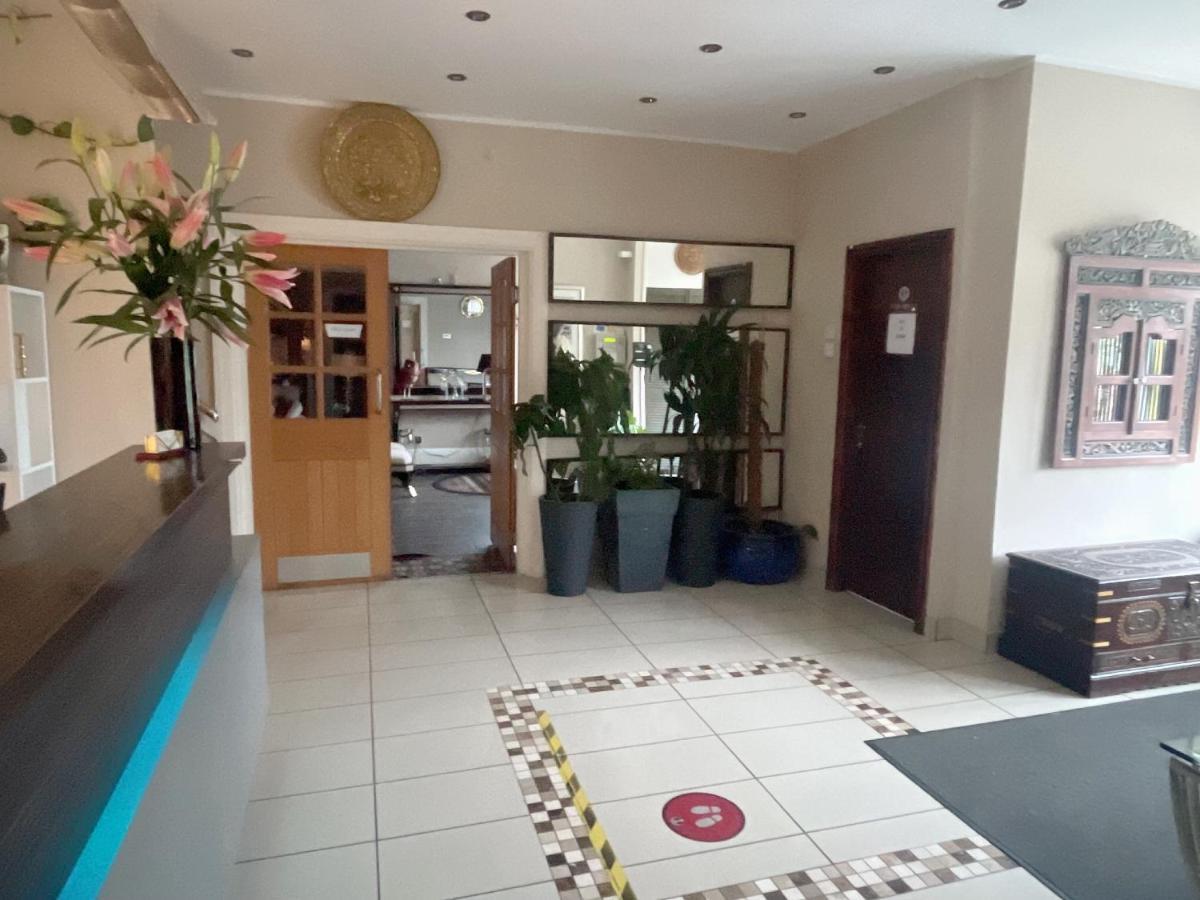 Park Crescent Hotel Manchester Bagian luar foto