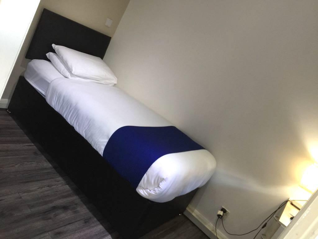 Park Crescent Hotel Manchester Bagian luar foto