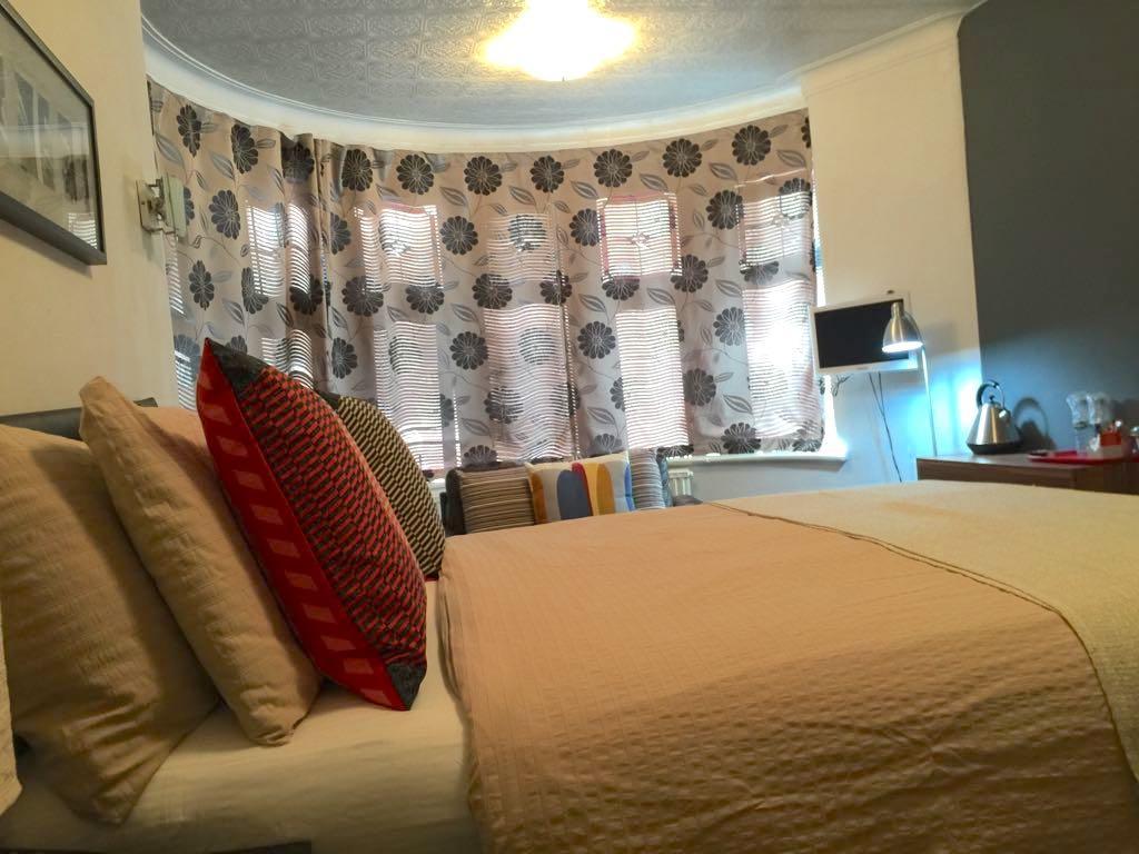 Park Crescent Hotel Manchester Bagian luar foto